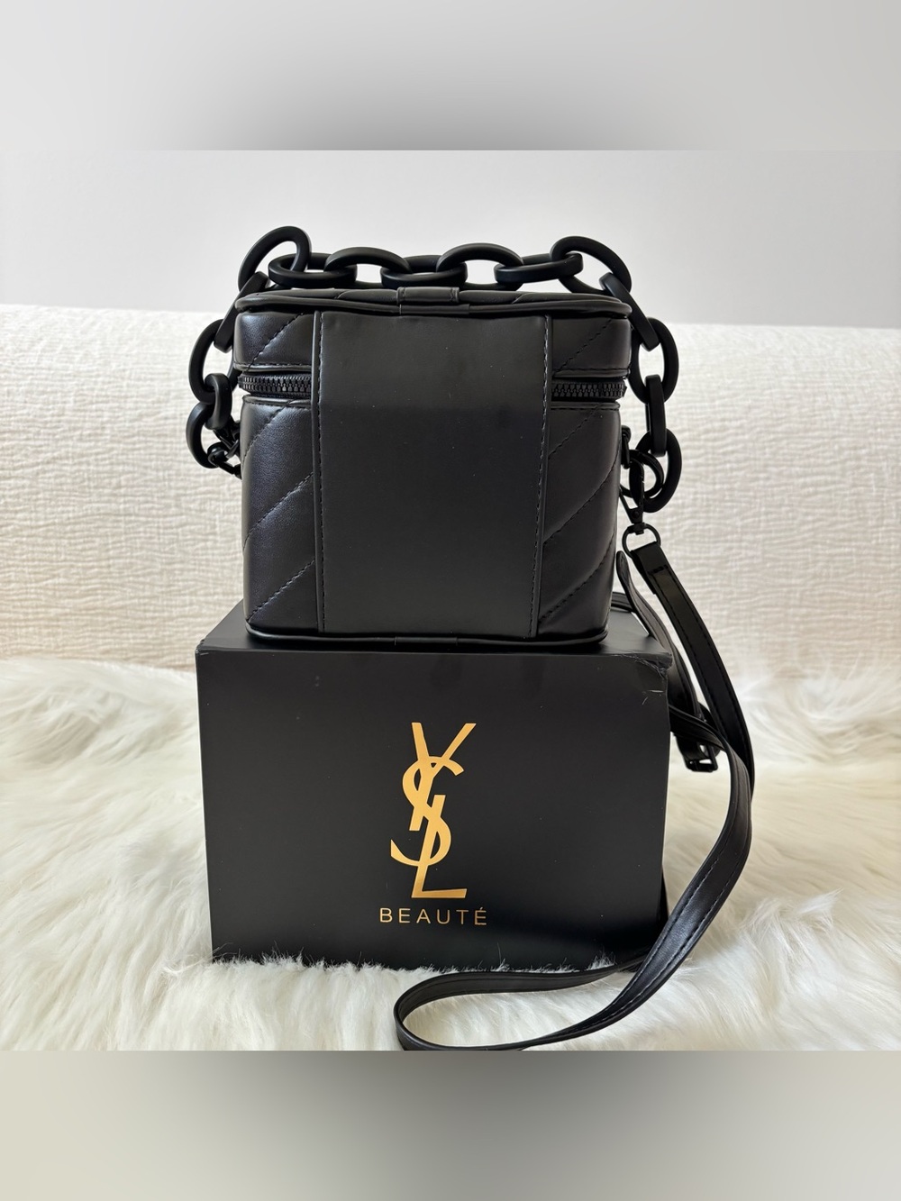 YSL Beaute VIP Novelty Black & Black quilted vanity crossbody bag NEW - Picture 3 of 11